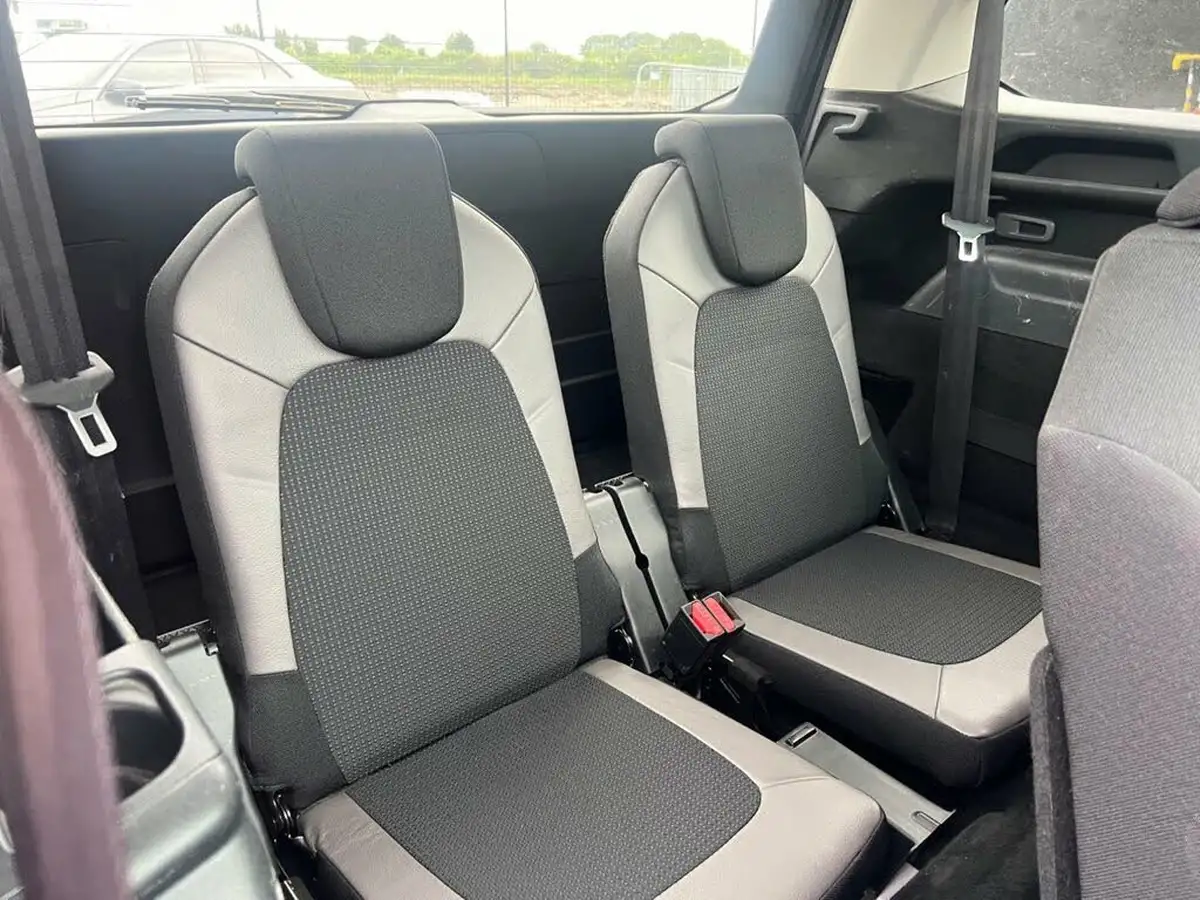 2015-citroen-grand-c4-picasso-20bluehdi-exclusive-eat6-big-19