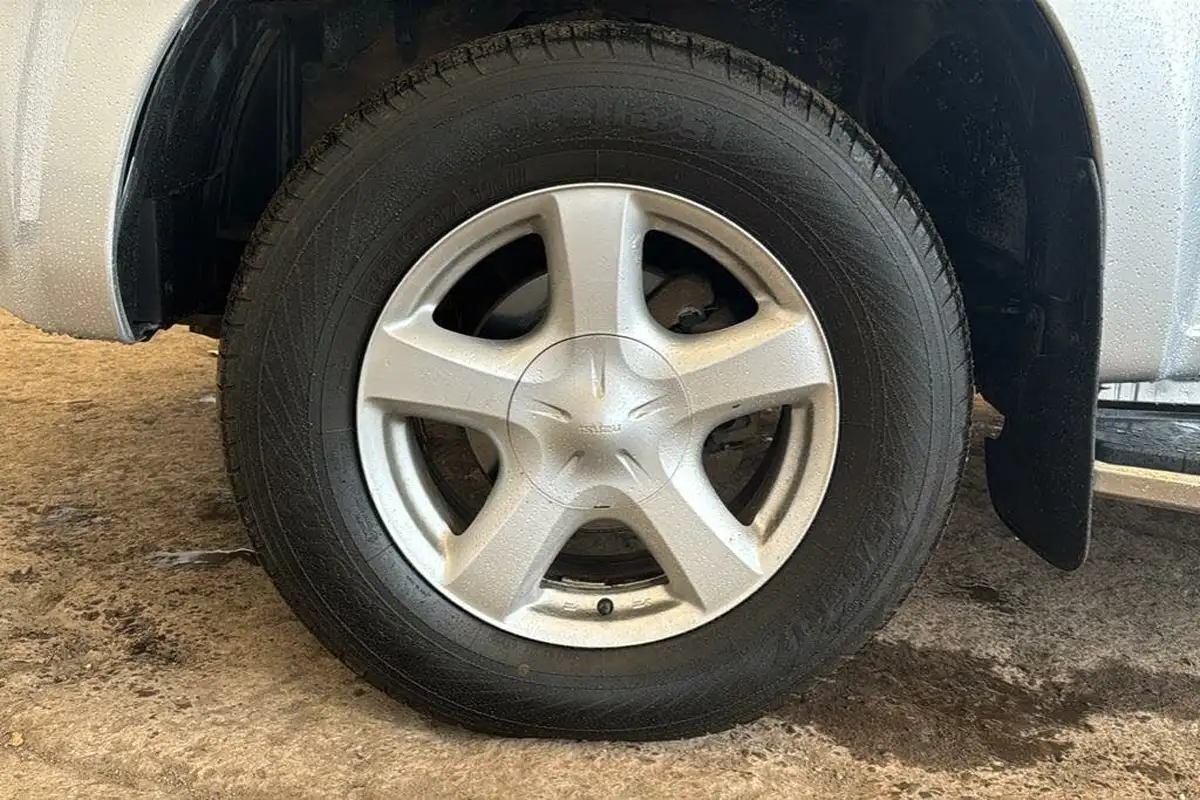 2017-isuzu-d-max-25td-yukon-double-pickup-big-30