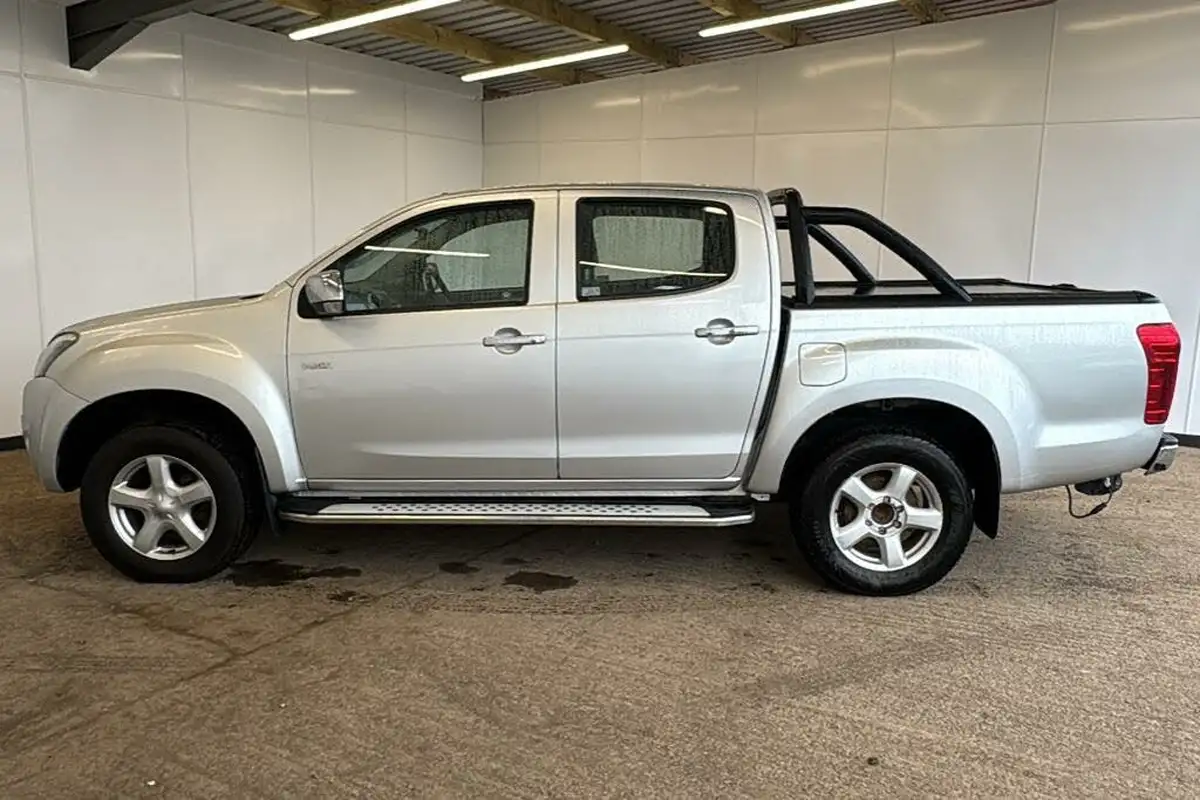 2017-isuzu-d-max-25td-yukon-double-pickup-big-6