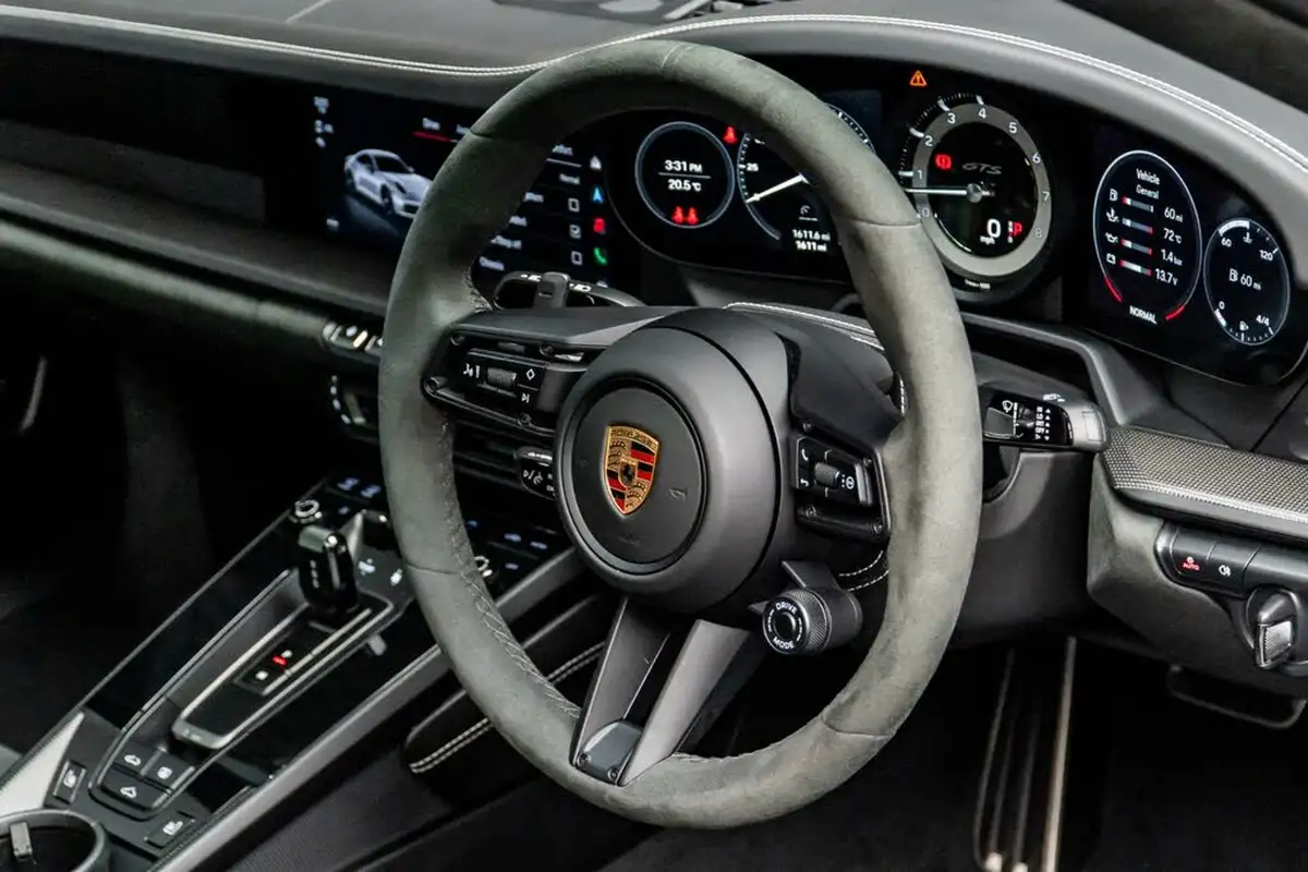 2022-porsche-911-30-carrera-4-gts-coupe-pdk-big-28