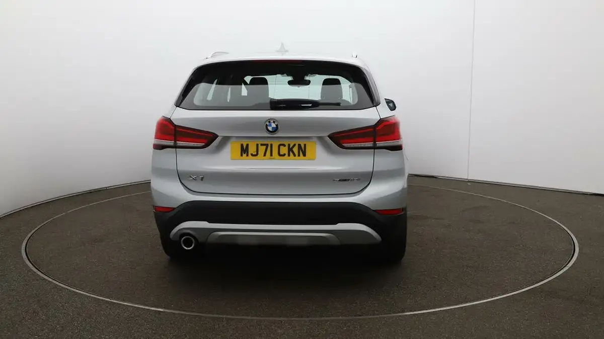 2021-bmw-x1-15-sdrive18i-xline-big-50