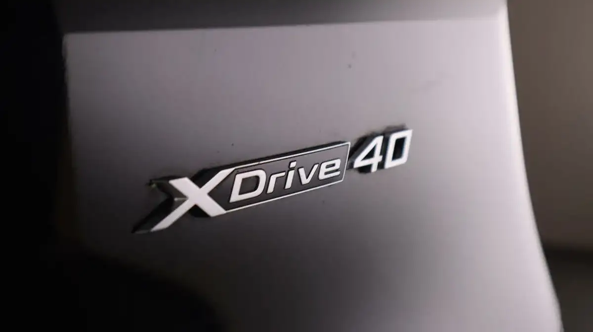 2022-bmw-ix-e-xdrive-40-sport-big-22