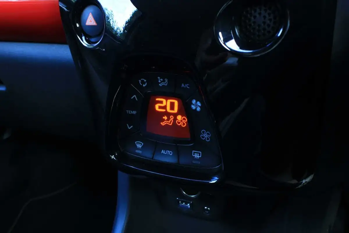2021-citroen-c1-10-vti-jcc-big-18