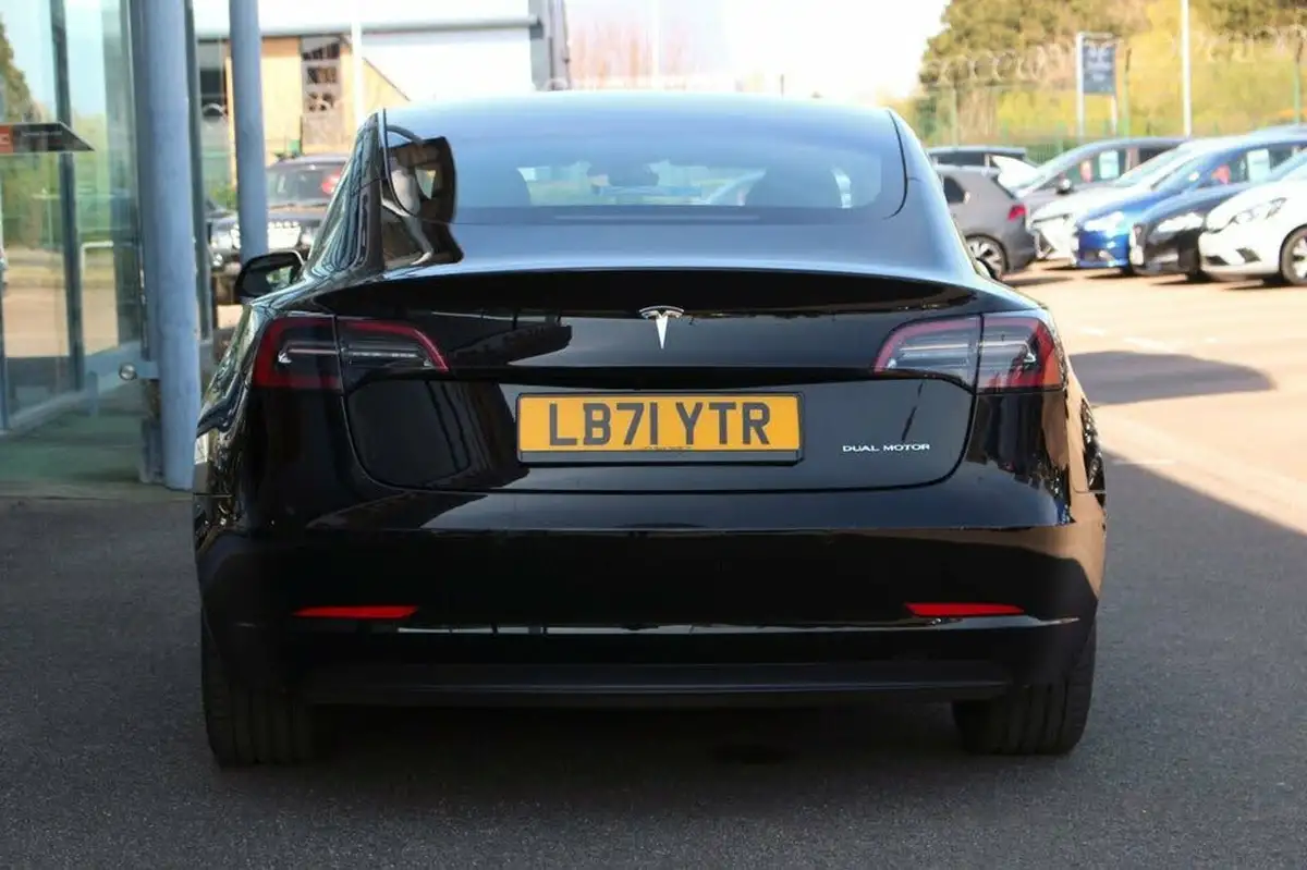 2021-tesla-model-3-e-long-range-awd-big-6