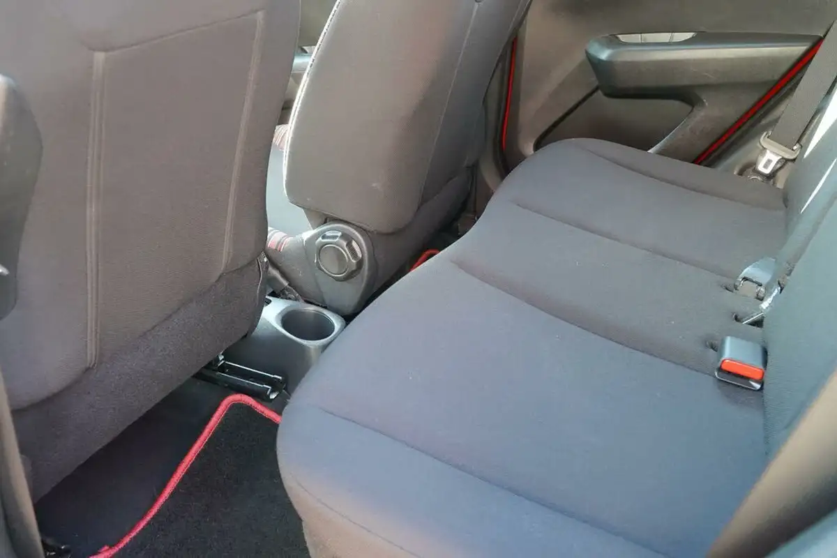 2015-citroen-c1-12-puretech-feel-5d-big-44