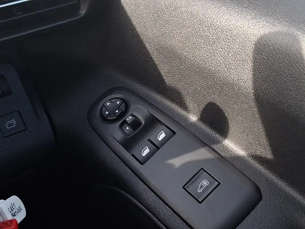 2024-peugeot-partner-15-bluehdi-professional-100pseu6d-big-15