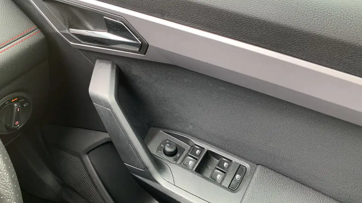 2020-seat-arona-15-tsi-evo-fr-sport-big-21