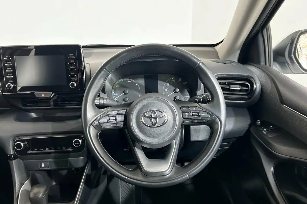 2021-toyota-yaris-15-vvt-i-icon-114bhp-hybrid-1490cc-e-cvt-big-19