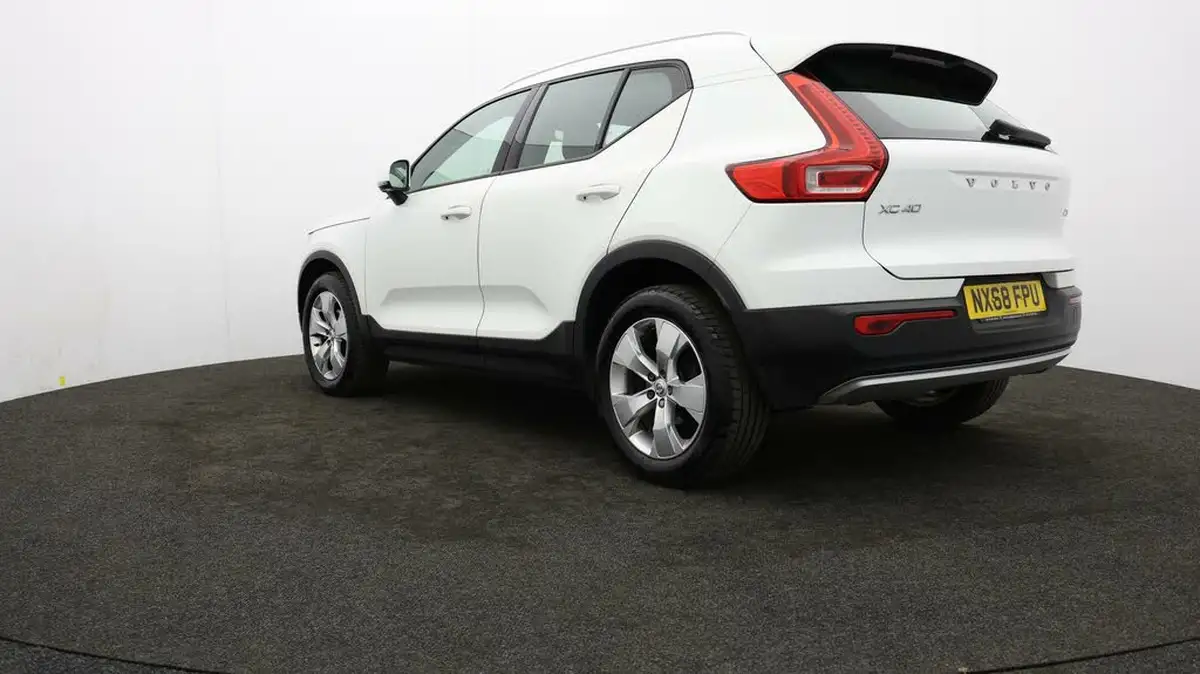 2018-volvo-xc40-20td-d3-momentum-pro-geartronic-big-4