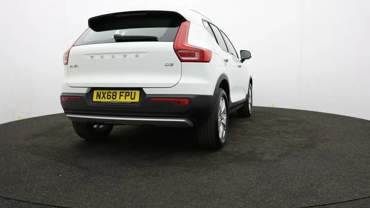 2018-volvo-xc40-20td-d3-momentum-pro-geartronic-big-74