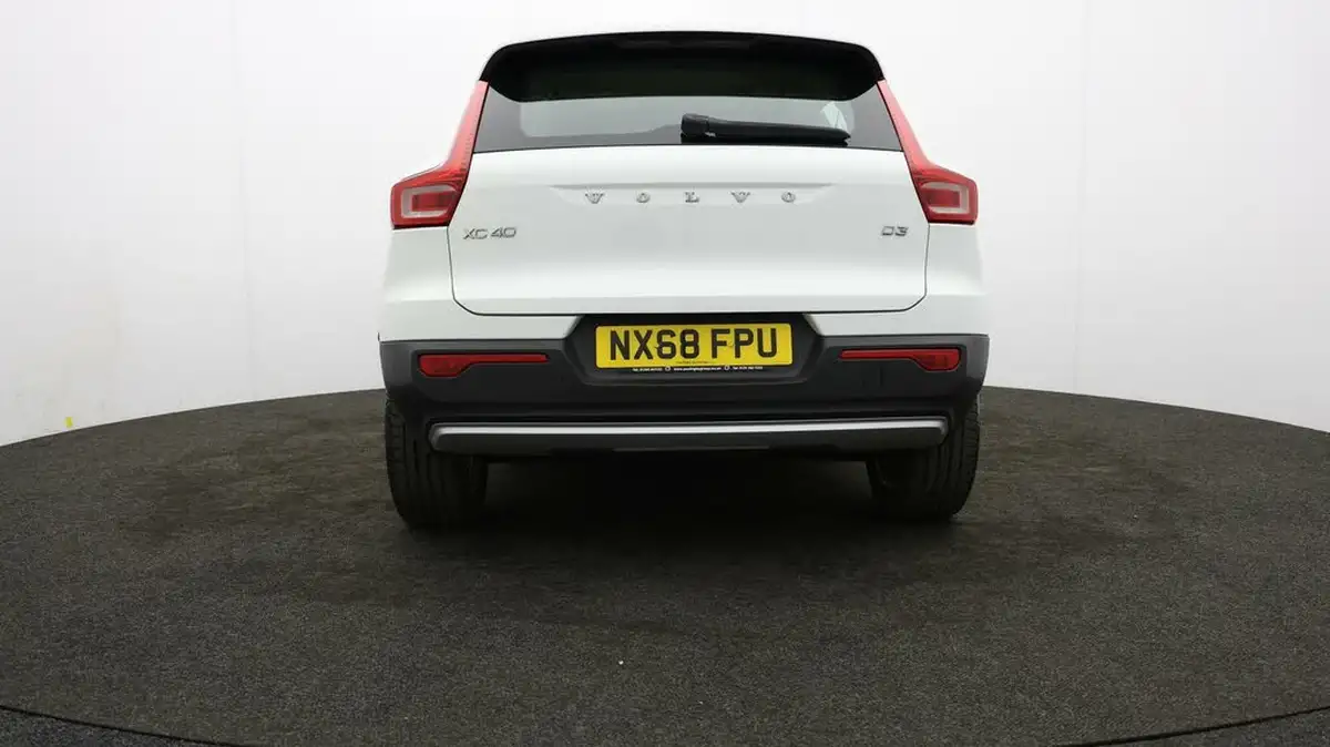 2018-volvo-xc40-20td-d3-momentum-pro-geartronic-big-46
