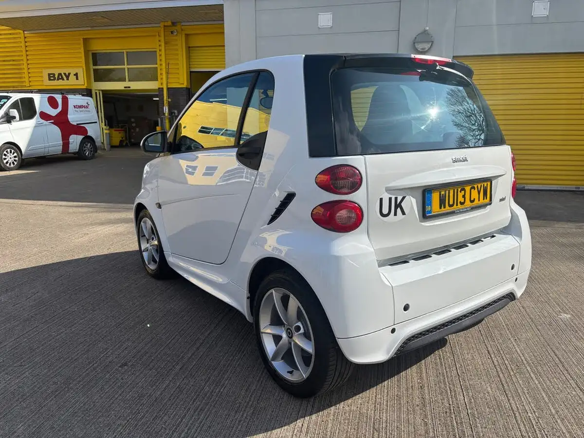 2013-smart-fortwo-10-pulse-71bhp-coupe-softouch-big-7