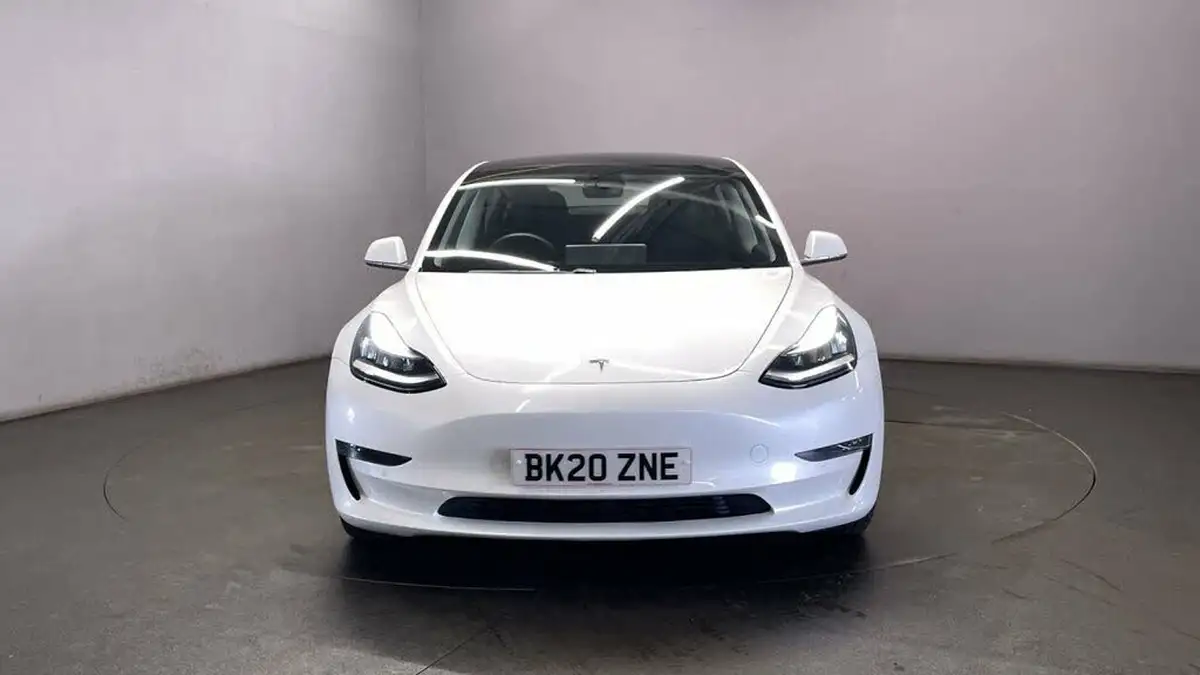 2020-tesla-model-3-e-performance-big-2