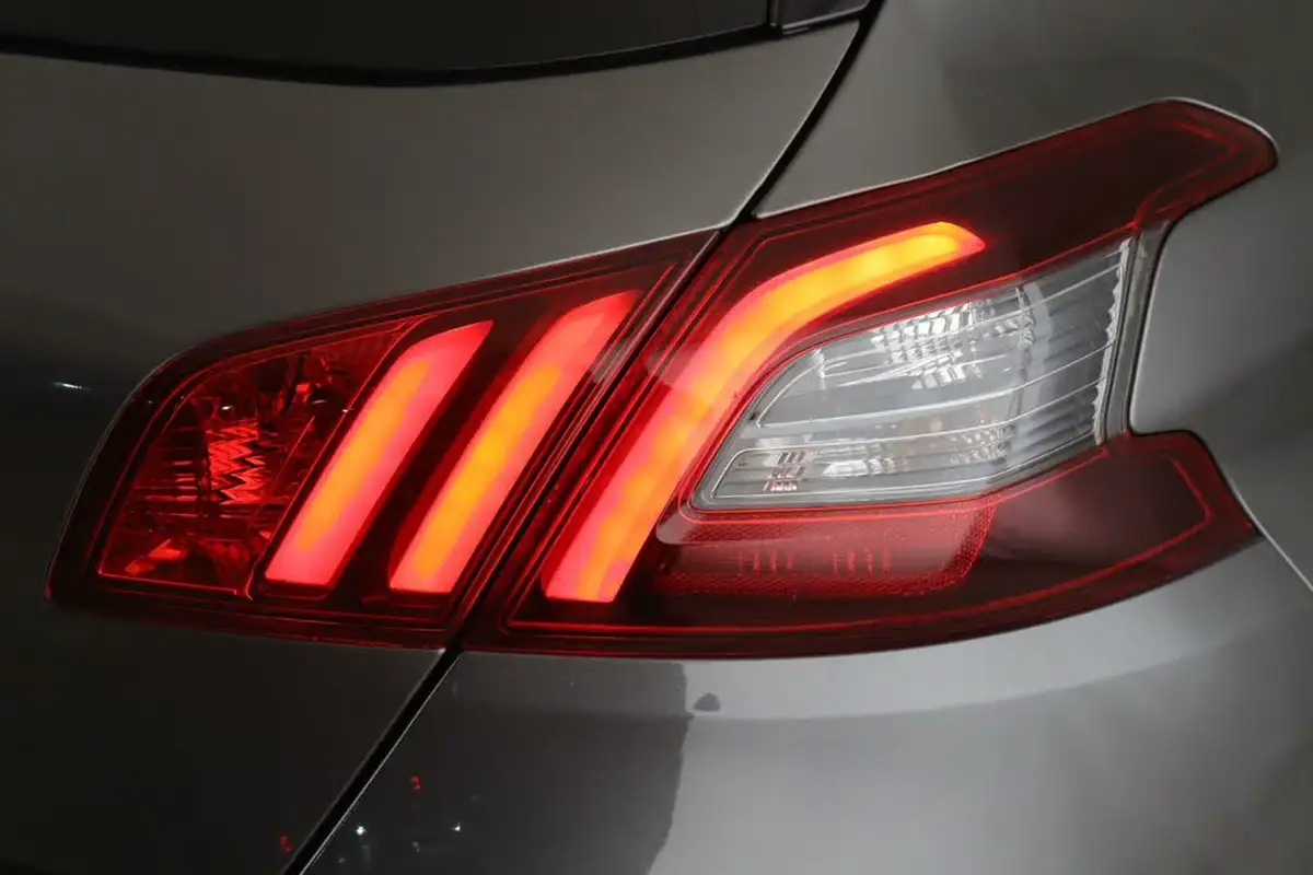 2019-peugeot-308-12-puretech-allure-130bhp-big-7