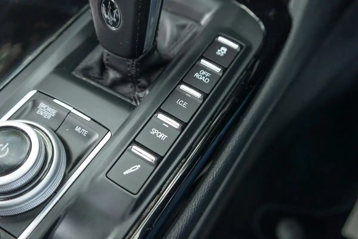 2022-maserati-levante-20-gt-big-4
