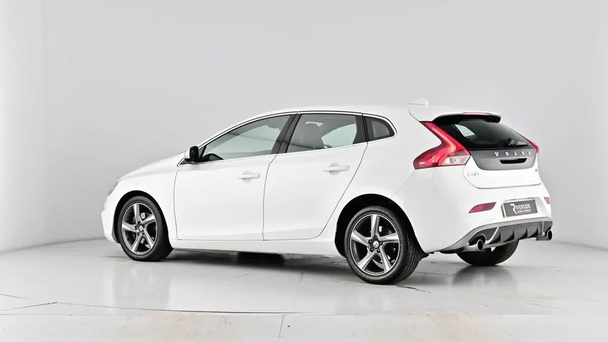 2015-volvo-v40-20td-d2-r-design-big-60
