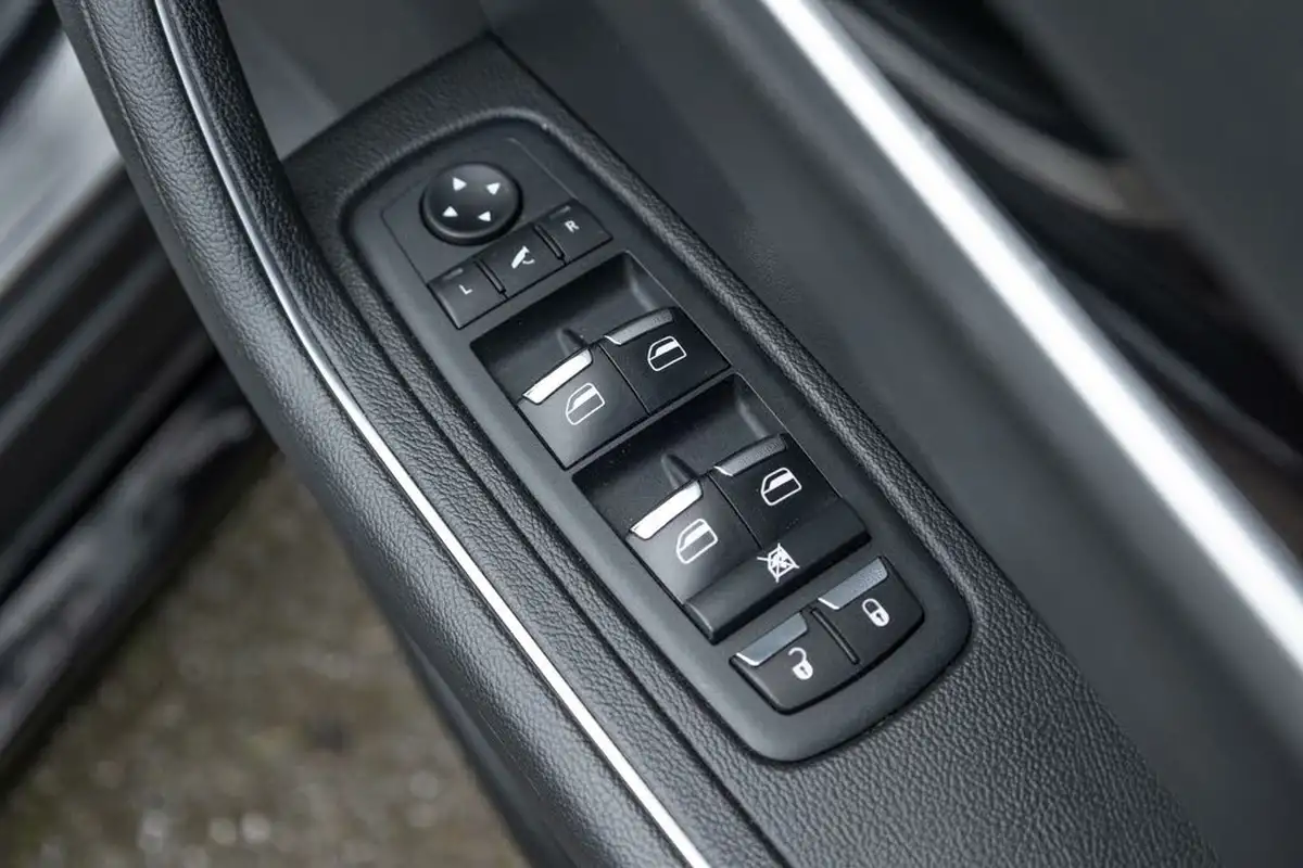 2022-maserati-levante-20-gt-big-28