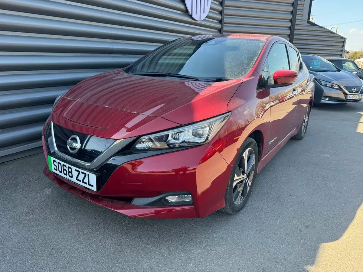 2019-nissan-leaf-e-tekna-big-5