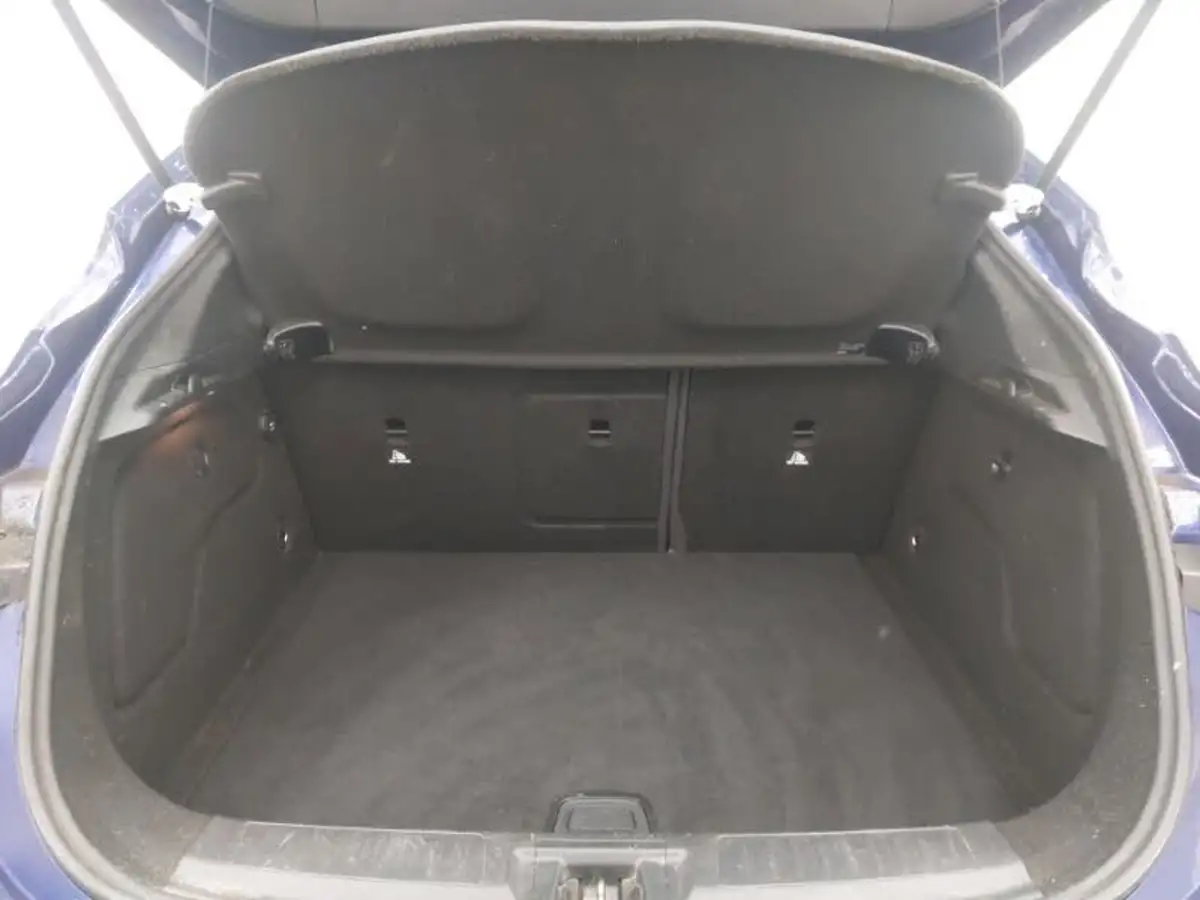 2016-infiniti-q30-16-premium-122ps-big-7