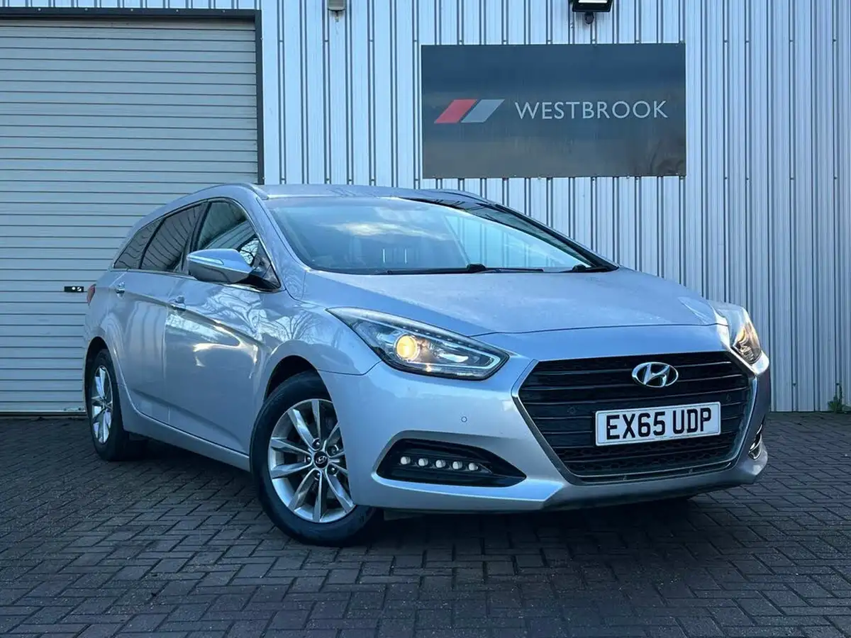 2015-hyundai-i40-17crdi-se-nav-141ps-estate-5d-big-6