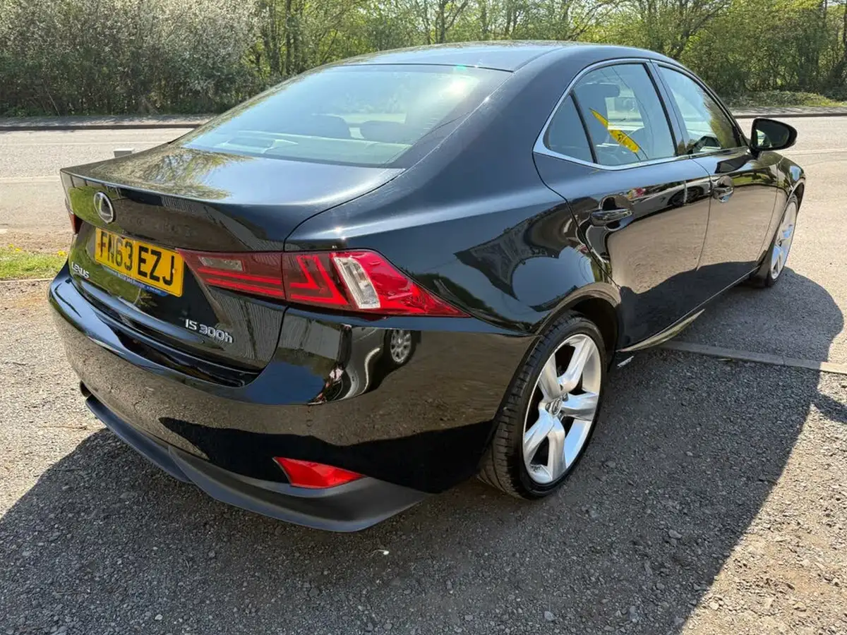 2013-lexus-is-300h-25-premier-big-2