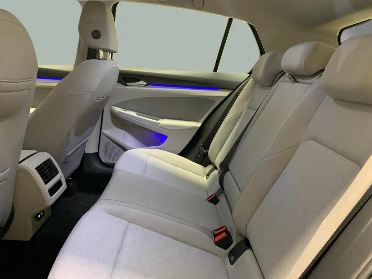 2021-volkswagen-golf-15-tsi-life-130ps-hatchback-big-22
