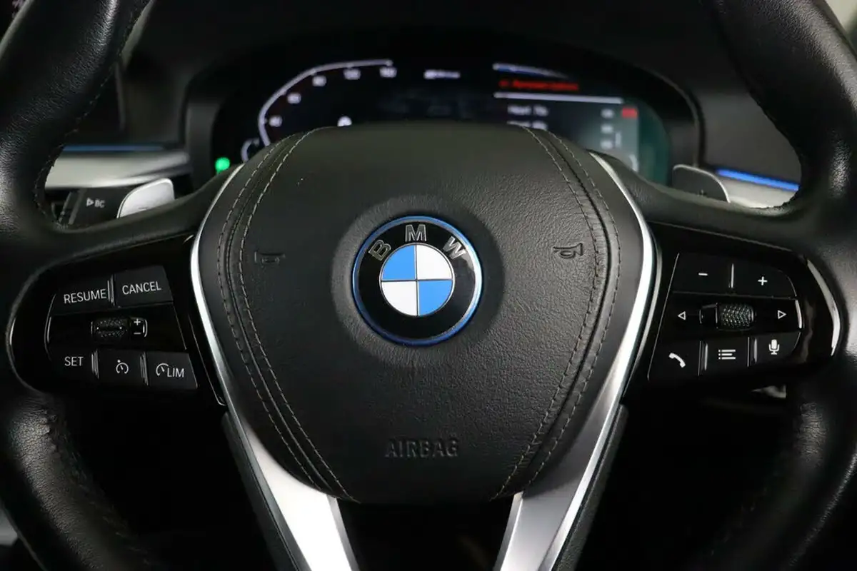2022-bmw-5-series-20-530e-se-saloon-4d-big-19