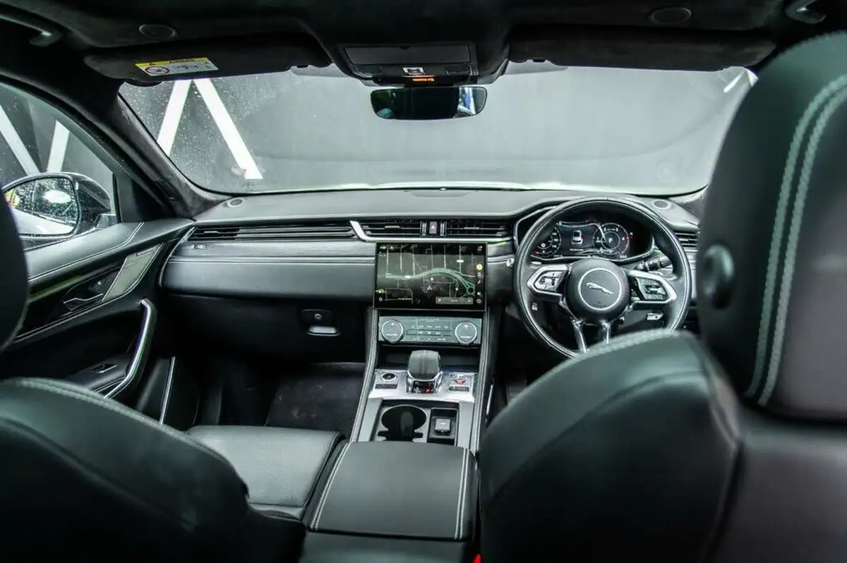 2021-jaguar-f-pace-20-d200-r-dynamic-hse-mhev-big-16