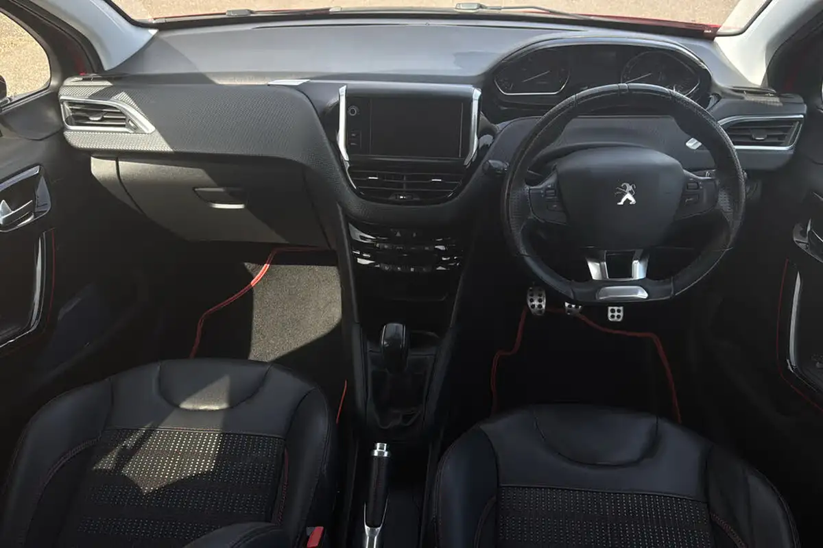 2016-peugeot-208-12-puretech-gt-line-5d-big-7