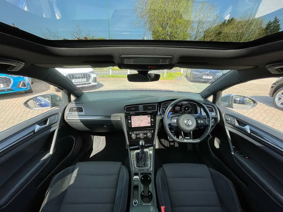 2019-volkswagen-golf-20-tsi-r-300ps-hatchback-5d-dsg-big-2