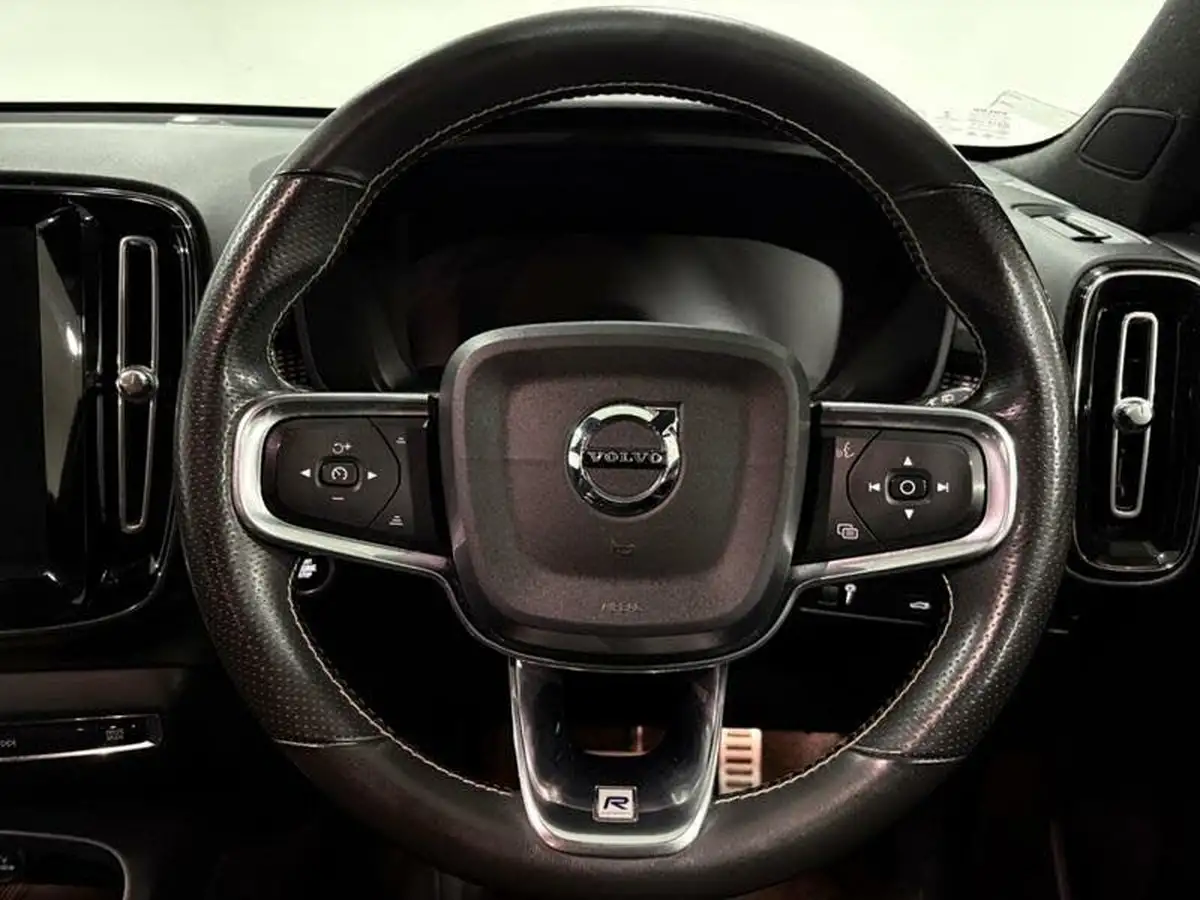 2019-volvo-xc40-20td-d3-r-design-awd-geartronic-big-9