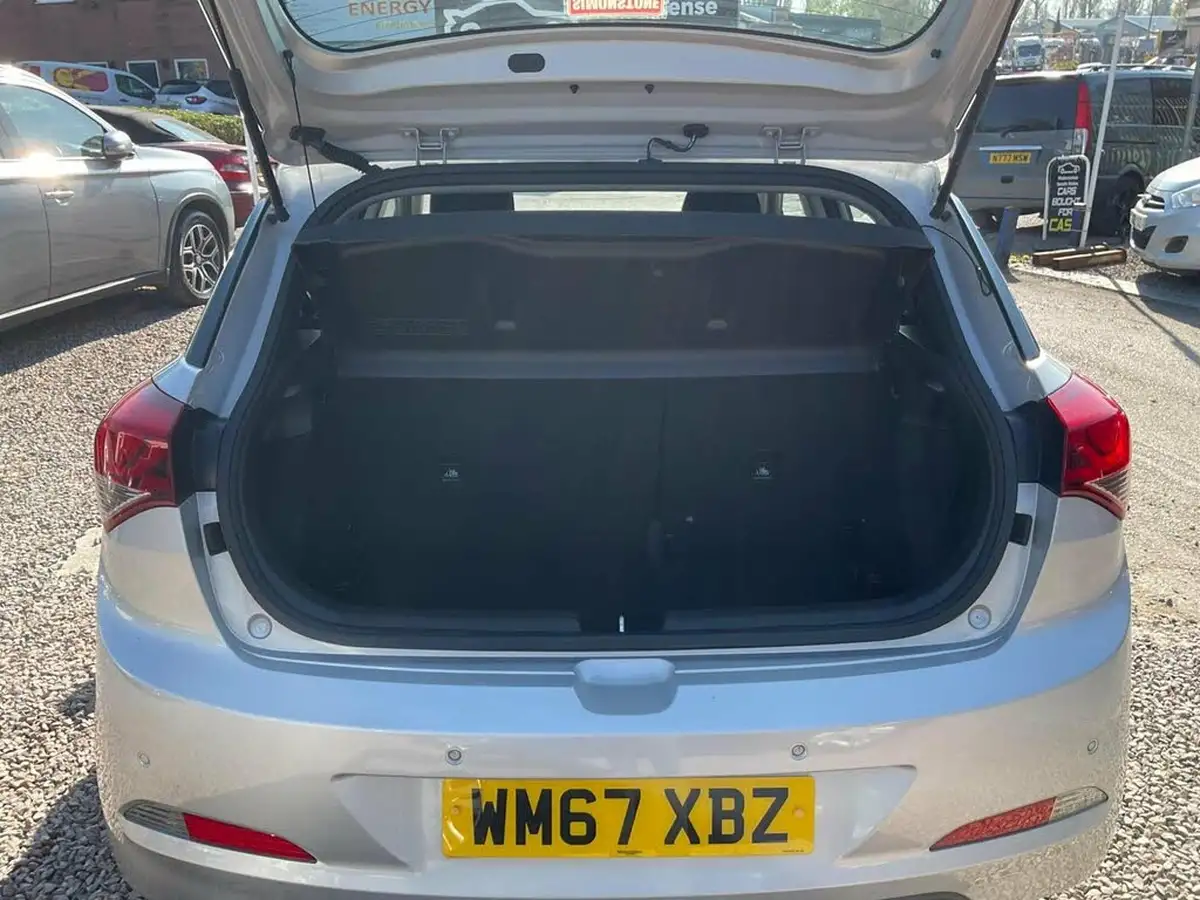 2018-hyundai-i20-12-se-hatchback-5d-big-21
