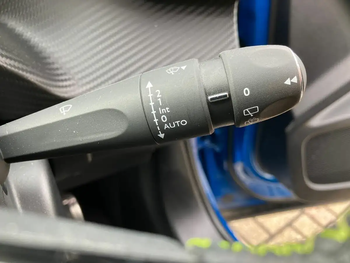 2023-peugeot-2008-suv-e-gt-136bhp-50kwh-station-wagon-big-34