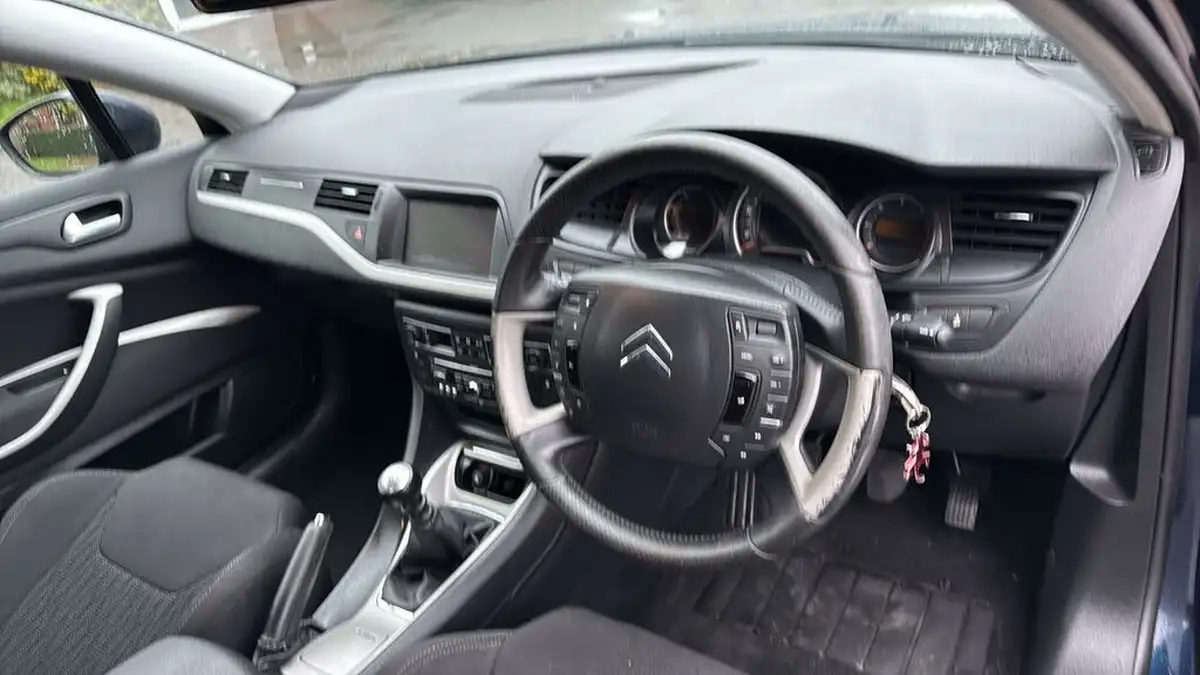 2011-citroen-c5-20td-vtr-nav-saloon-4d-big-29