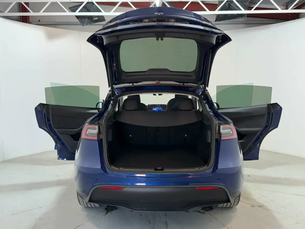 2023-tesla-model-y-e-rwd-big-32