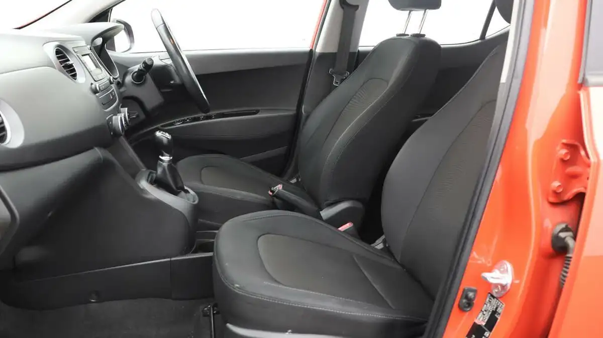 2018-hyundai-i10-10-se-67ps-big-13