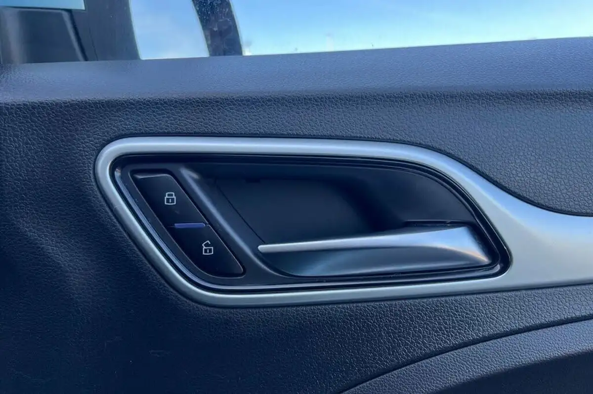 2021-mg-zs-suv-e-exclusive-ev-big-29