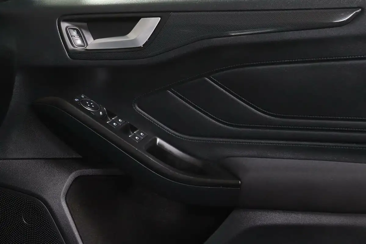 2019-ford-focus-10t-st-line-ss-hatchback-big-31