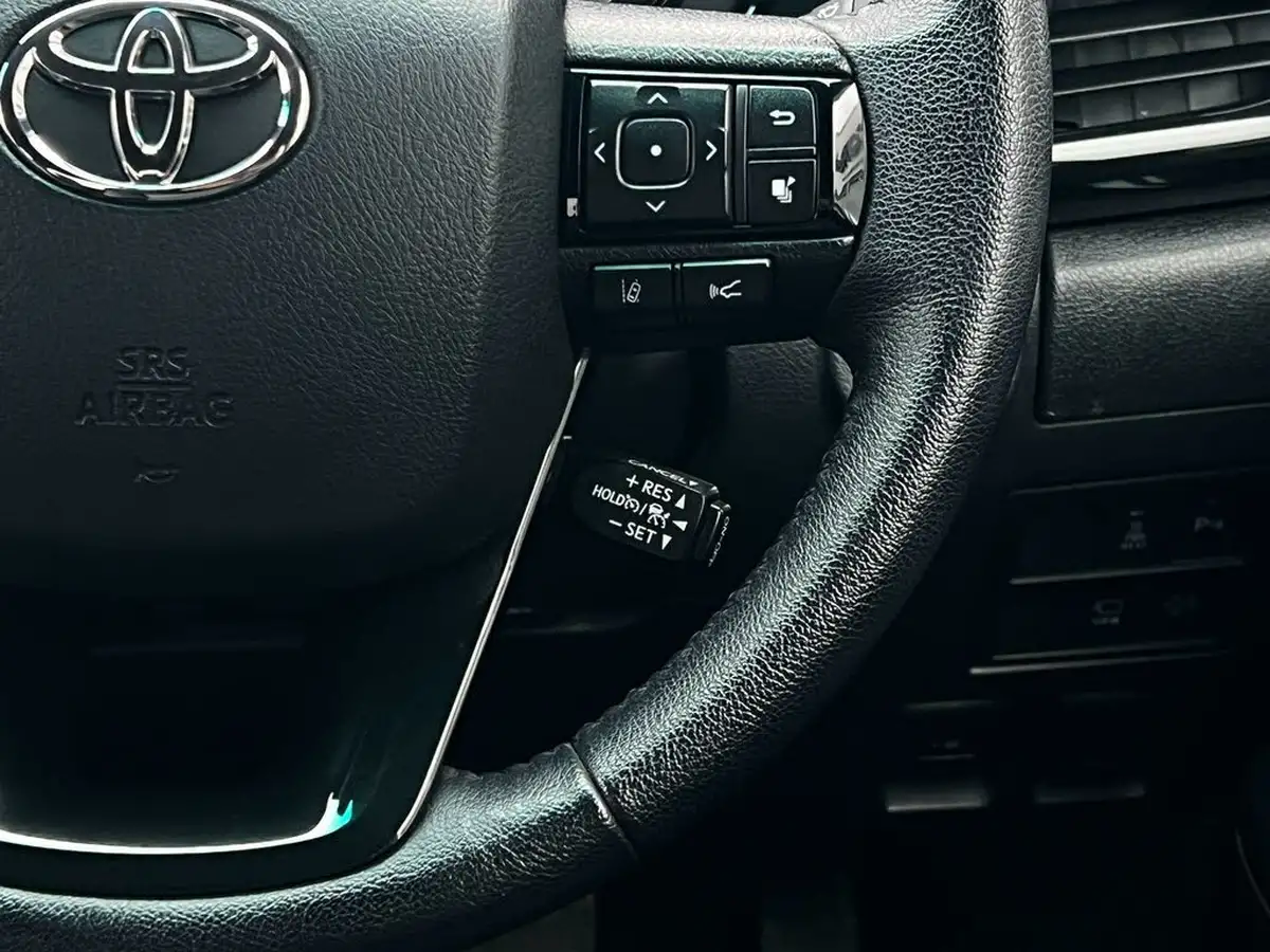 2023-toyota-hi-lux-28d-4d-invincible-x-2754cc-auto-big-34