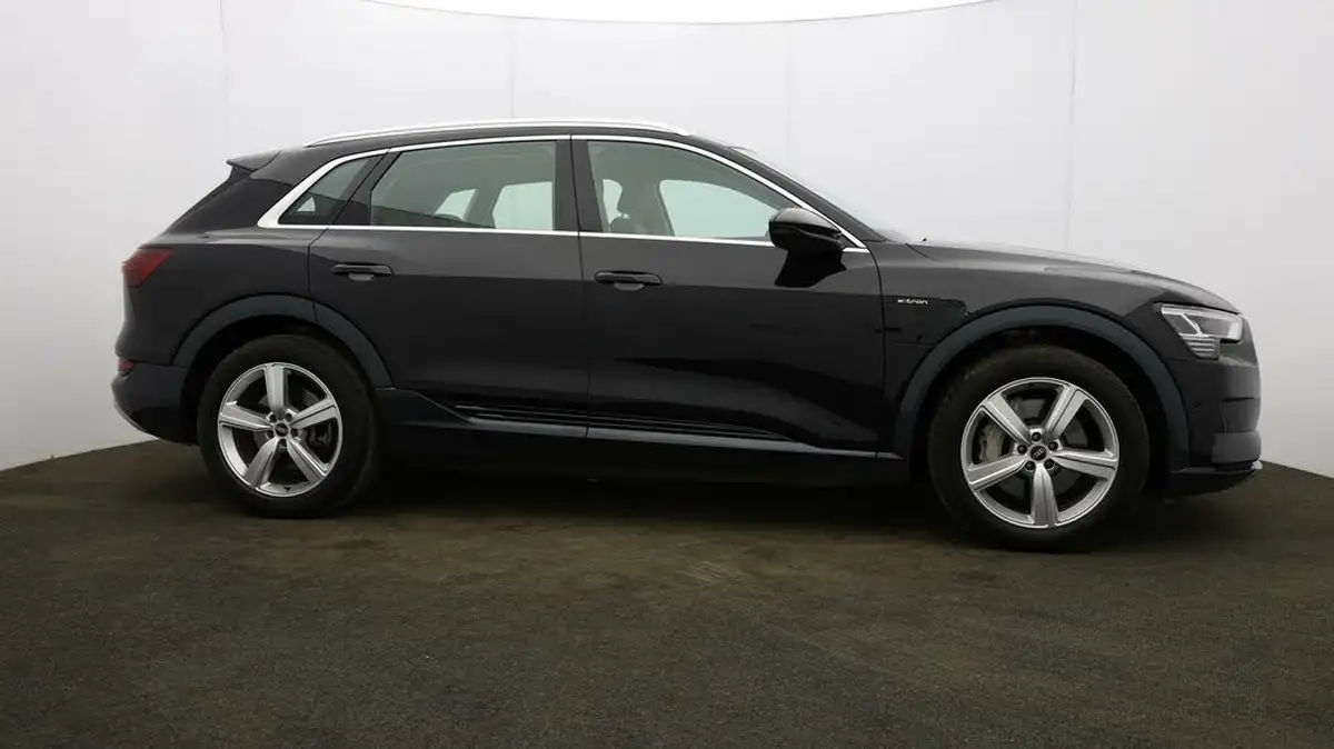 2021-audi-e-tron-50e-technik-station-wagon-big-45