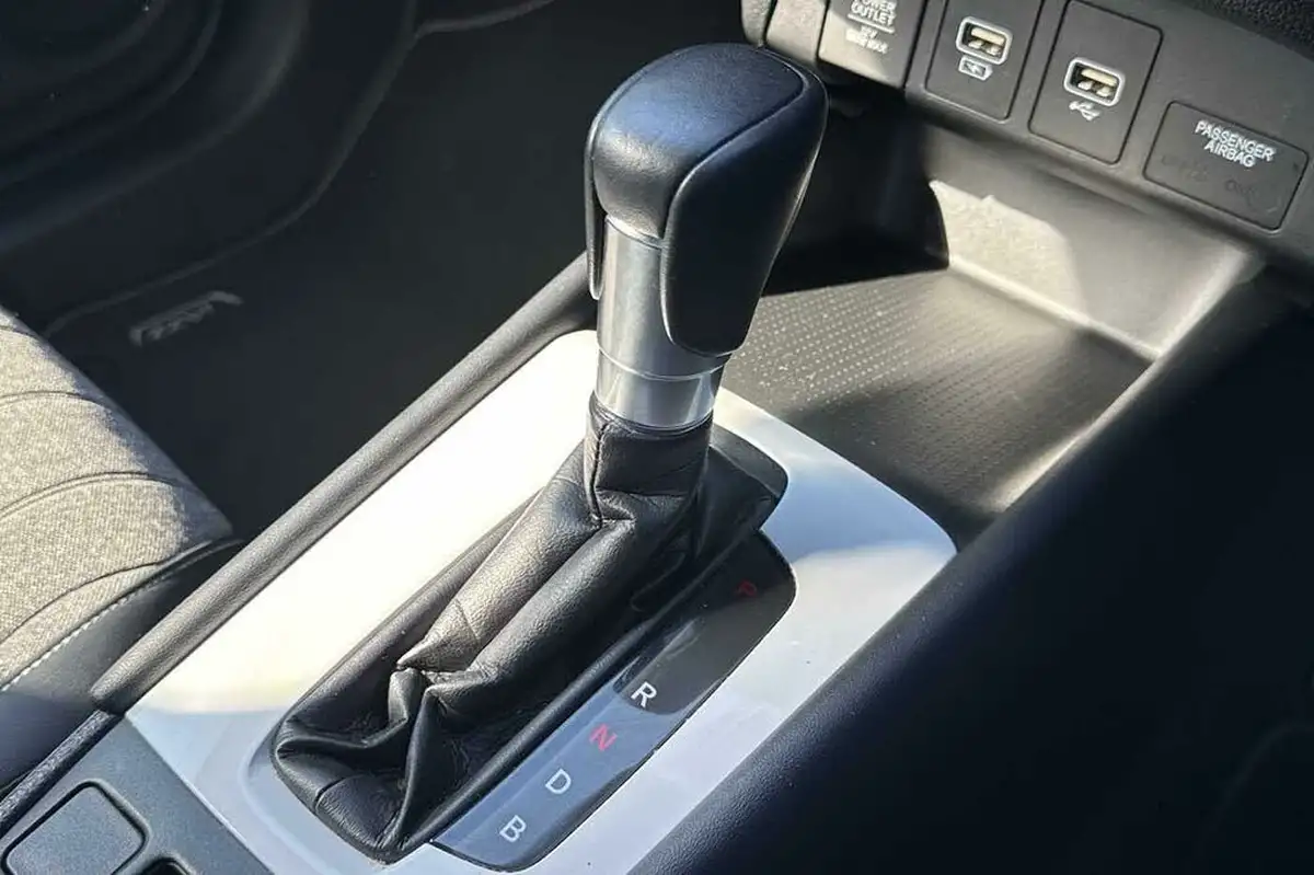 2020-honda-jazz-15-i-mmd-ex-big-17