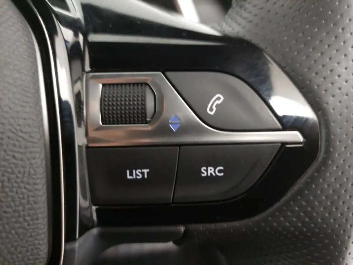 2023-peugeot-2008-suv-big-13