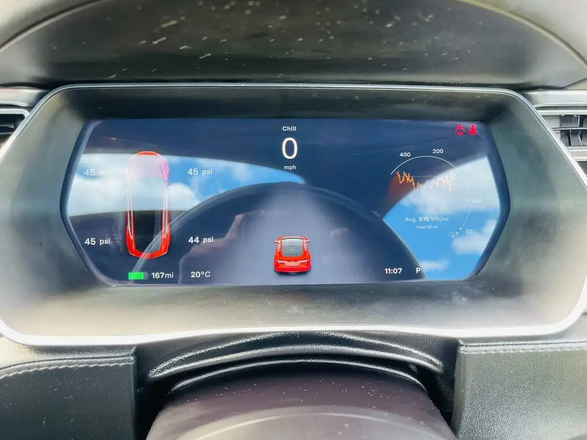 2015-tesla-model-s-e-p85d-nav-big-7