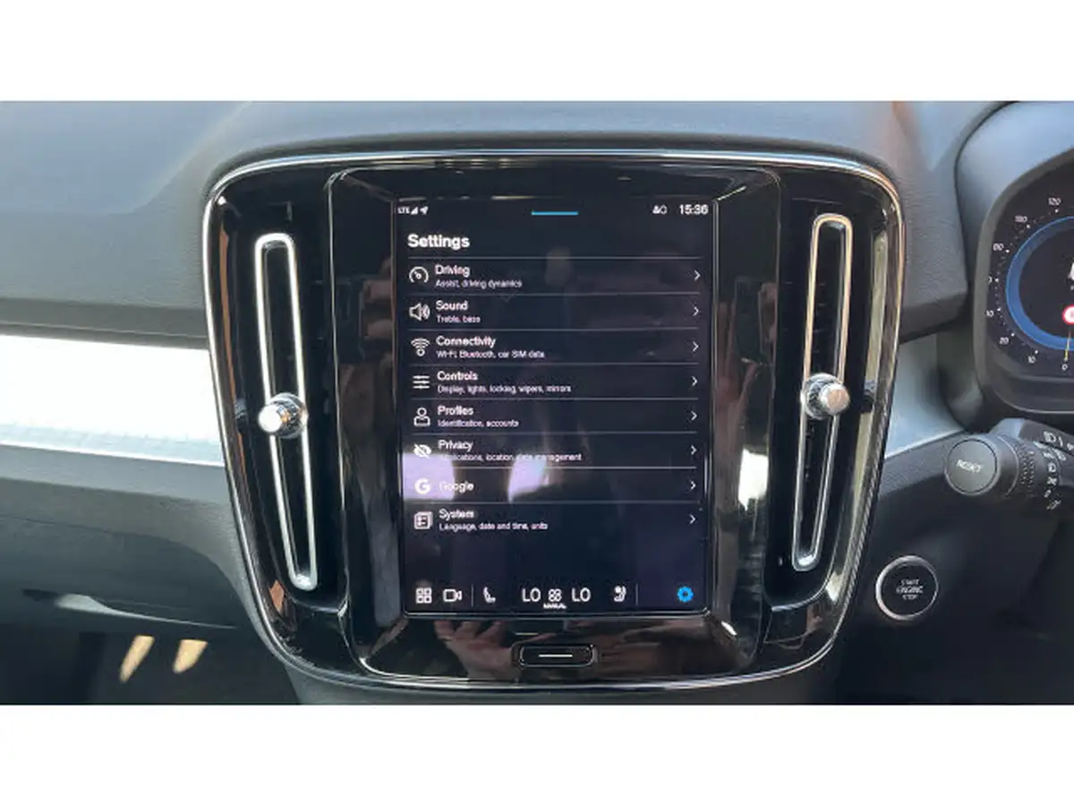 2023-volvo-xc40-20-b3-plus-big-28