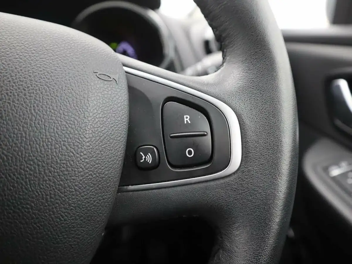 2017-renault-clio-09-tce-dynamique-nav-big-18
