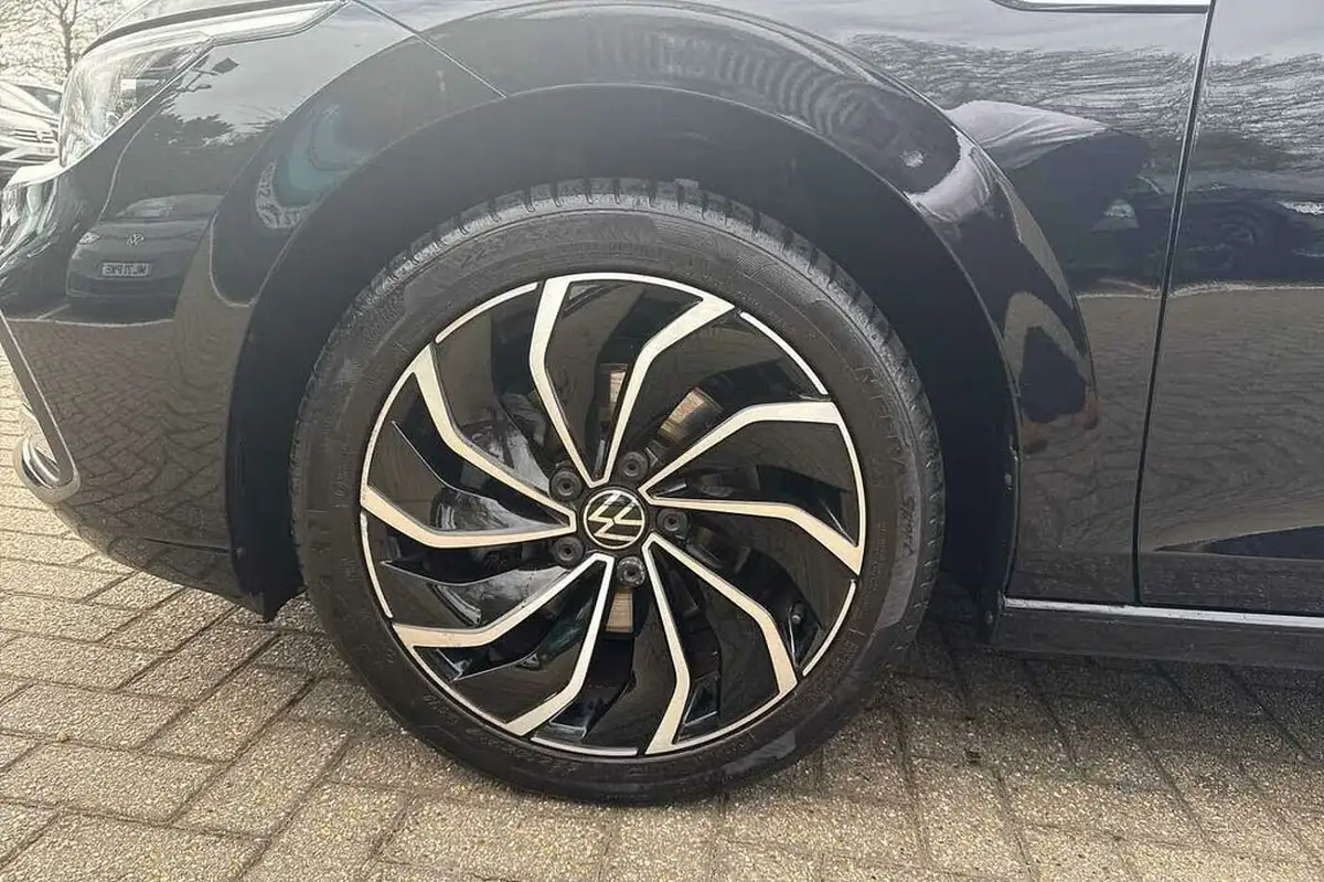 2023-volkswagen-golf-15-tsi-style-edition-130ps-big-4