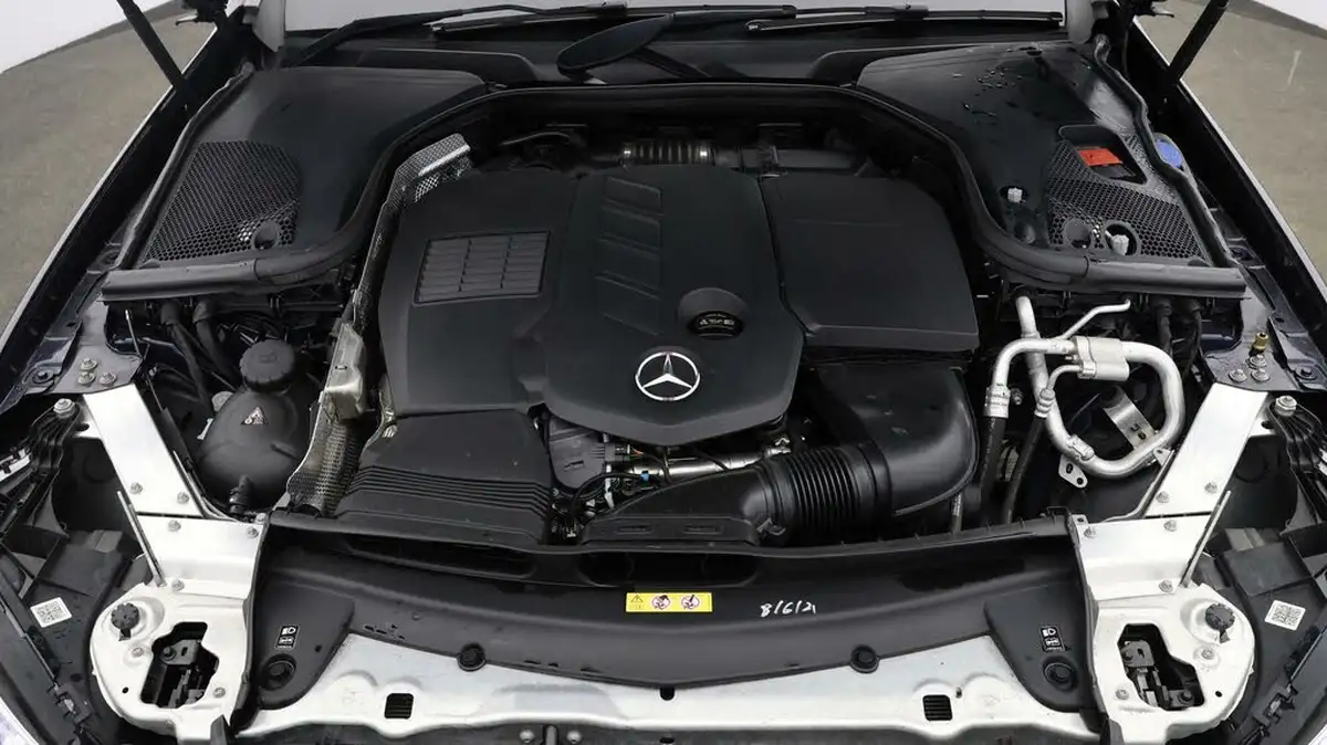 2020-mercedes-benz-e-class-20d-e300d-amg-line-edition-premium-plus-saloon-4d-big-18