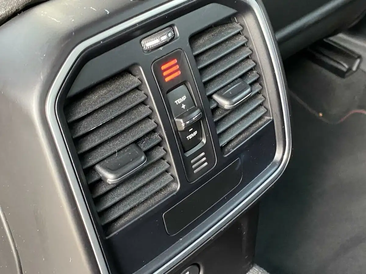 2016-porsche-macan-30-gts-big-40
