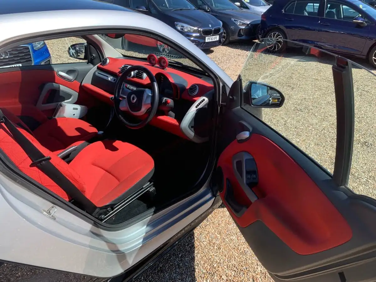 2012-smart-fortwo-08td-passion-coupe-softouch-big-8