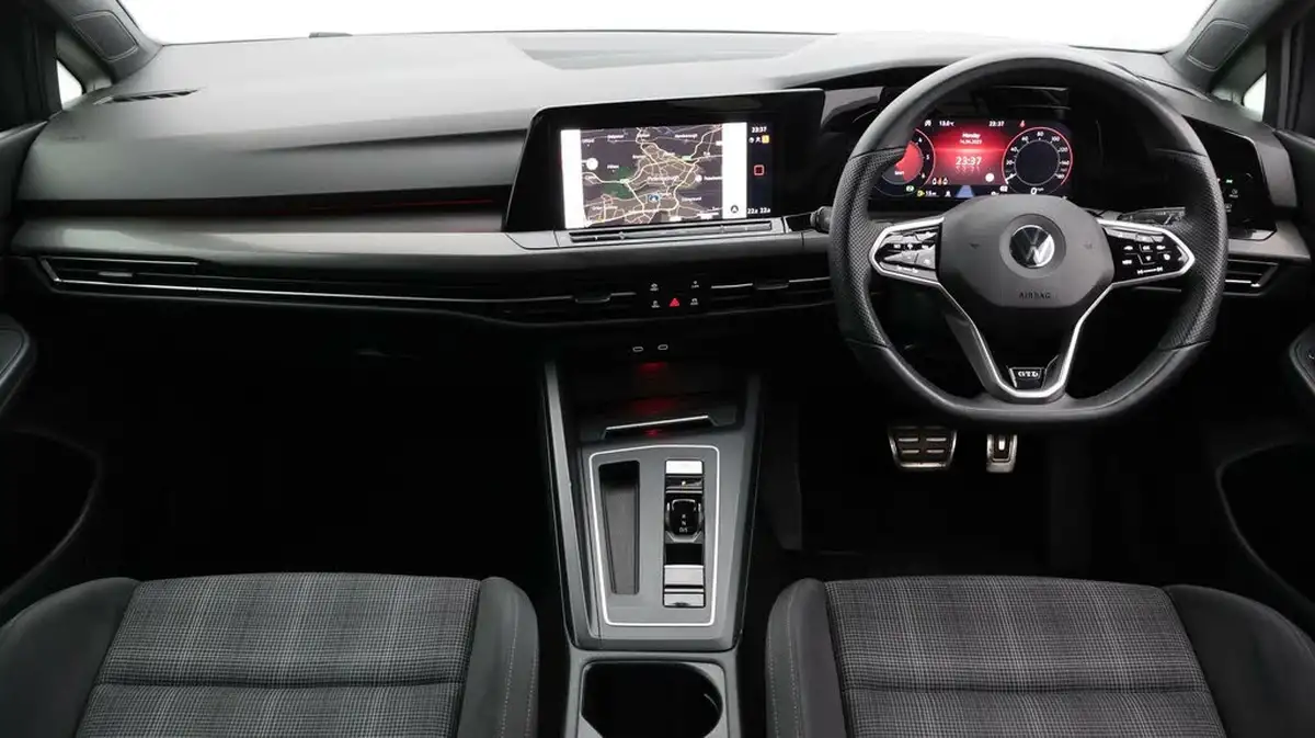 2020-volkswagen-golf-20tdi-gtd-200ps-hatchback-5d-big-13